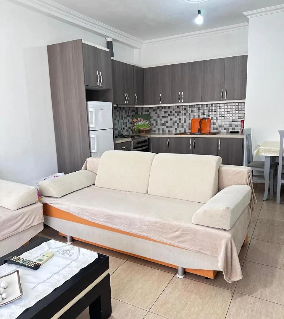 Roi Apartament Sarandë 0*,
